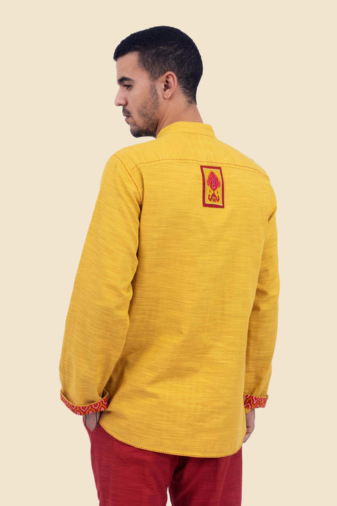 Shirt in cotton with contrast color stitching